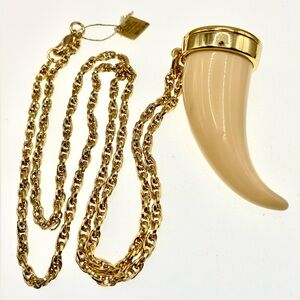 Estée Lauder 2013 Pleasures Charming Horn Perfume Compact Pendant Collectible